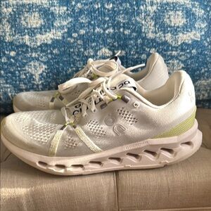 On Cloud Surfer tennis shoes 8.5